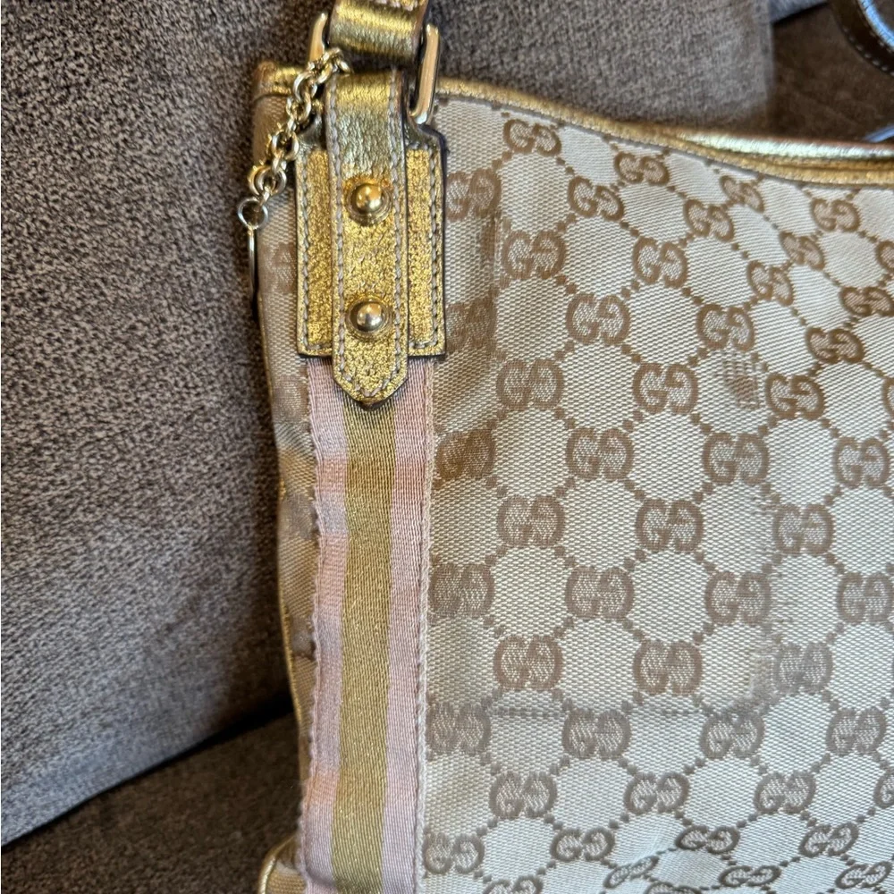 Gucci GG Canvas Metallic Gold Crossbody Bag - Picture 4 of 16